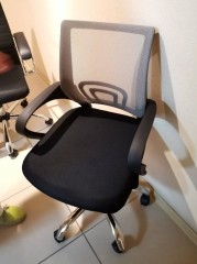 Офисное кресло