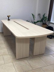 Стол для переговорной